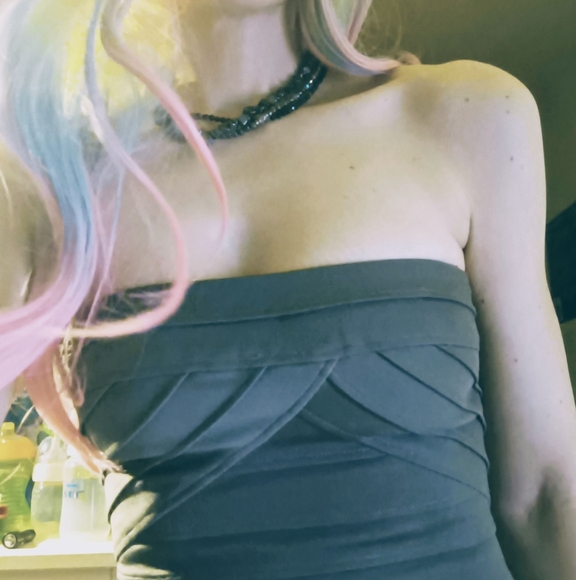 Host Pic- BCBG MAXAZRIA-EUC-GREY HORIZONTAL-LINES BODYCON STRAPLESS DRESS-SIZE:2 - Picture 2 of 9